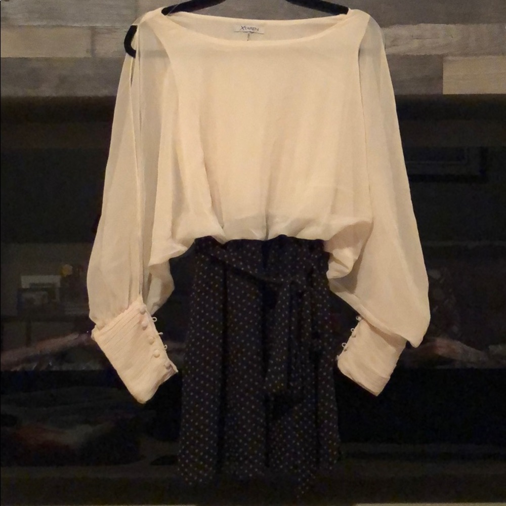 Open sleeved dress